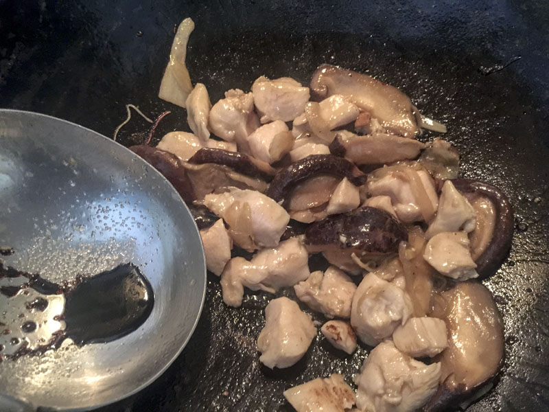 Pollo con Funghi e Zenzero